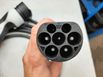 ЗАРЯДНОЕ УСТРОЙСТВО ДЛЯ КАБЕЛЯ MERCEDES A0005833301