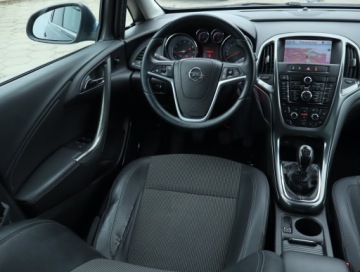 Opel Astra J Hatchback 5d 1.6 Turbo ECOTEC 180KM 2011 Opel Astra 1.6 T, Navi, Xenon, Klima, Klimatronic, zdjęcie 6