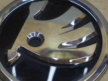 ЭМБЛЕМА КАПОТА SKODA KODIAQ ОРИГИНАЛ 565853621B