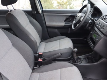 Skoda Fabia II Hatchback Facelifting 1.2 HTP 70KM 2011 Skoda Fabia 1.2 12V, GAZ, Klima, zdjęcie 8