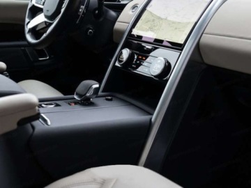 Land Rover Discovery V Terenowy Facelifting 3.0D I6 249KM 2025 Discovery V D250 Dynamic SE 3.0 (249KM) 2025, zdjęcie 11