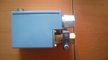 Реле давления Telemecanique XMJ-A0127