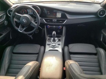 Alfa Romeo Giulia II Sedan Facelifting 2.0 Turbo 280KM 2023 Alfa Romeo Giulia 2023, 2.0L, 4x4, TI, od ubezpieczalni 2.0 Benzyna 280KM, zdjęcie 6