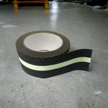 ЛЕНТА ПРОТИВСКОЛЬЗЯЩАЯ с флуоресцентной полосой 50мм 3м