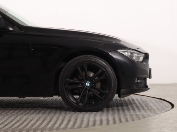 BMW Seria 3 F30-F31-F34 Touring Facelifting 2.0 318d 150KM 2017 BMW 3 318 d xDrive, 4X4, Navi, Klima, zdjęcie 14