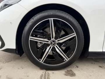 Mercedes CLA C118/X118 2025 MERCEDES-BENZ CLA 180 AMG line Sedan 1.5 (136KM) 2025, zdjęcie 5