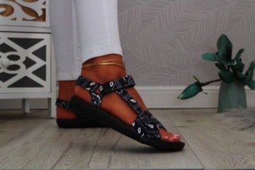 СПОРТИВНЫЕ САНДАЛИИ ЖЕНСКИЕ НА ЛИПУЧКЕ