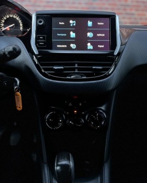 Peugeot 208 I Hatchback 5d Facelifting 1.2 PureTech 82KM 2017 Peugeot 208 Nawigacja Niski Przebieg Alu Gwarancja w cenie Warszawa VRVD, zdjęcie 26