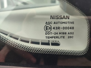 NISSAN NOTE E12 SKLO (OKNO) KAROSERIE TROJŮHELNÍK PRAVÝ PŘEDNÍ RYCHLA BOČNÍ