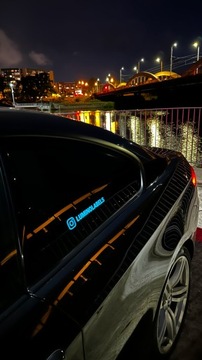 Светящаяся анимированная наклейка на окно Instagram