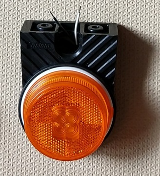 Lampa obrysowa LED z odblaskiem lewa/prawa