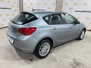Opel Astra J Hatchback 5d 1.4 Twinport ECOTEC 100KM 2011 Opel Astra 1.4 100KM Klima 1-reka Gotowy do jazdy 1.4 Benzyna 100KM, zdjęcie 13