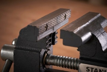 ПОВОРОТНЫЕ ЧУГУННЫЕ ЗАМОЧНЫЕ ТИСКИ STANLEY 100 ММ