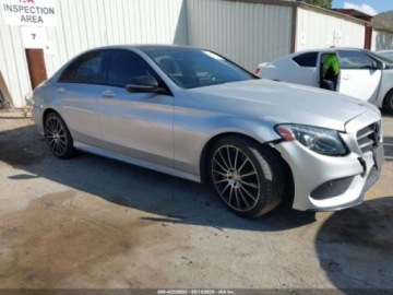 Mercedes Klasa C W205 2017 Mercedes-Benz Klasa C 2017 MERCEDES-BENZ C 300 LUXURYSPORT 2.0 Benzyna, zdjęcie 2