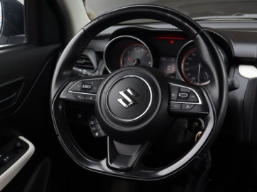 Suzuki Swift VI Hatchback Facelifting 1.2 DualJet SHVS 83KM 2021 Suzuki Swift 1.2, Salon Polska, 1. Właściciel, zdjęcie 17