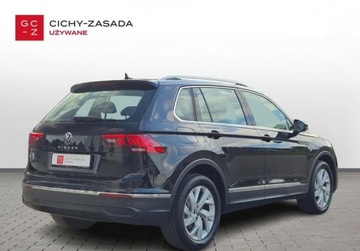 Volkswagen Tiguan II SUV Facelifting 2.0 TDI 150KM 2021 Volkswagen Tiguan Life 2.0TDI 150KM DSG App Connet Czuj Park. Pod.Fotele T, zdjęcie 4