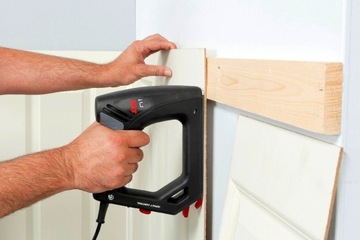 ЭЛЕКТРИЧЕСКИЙ СКОБ 8200 SKIL + 500 скоб