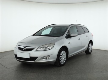 Opel Astra J Sports Tourer 1.7 CDTI ECOTEC 110KM 2012 Opel Astra 1.7 CDTI, Salon Polska, Serwis ASO, zdjęcie 1