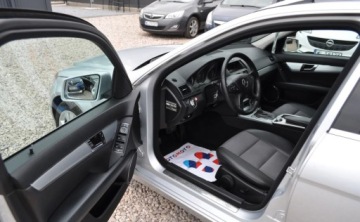 Mercedes Klasa C W204 Kombi T204 1.8 180 CGI BlueEFFICIENCY 156KM 2010 Mercedes-Benz Klasa C 180 CGI Avangarde Automat Benzyna 1.8 Benzyna 156KM, zdjęcie 11
