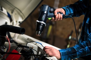 МОЩНАЯ ЭЛЕКТРИЧЕСКАЯ ТЕПЛОВАЯ ПИСТОЛЕТКА С РЕГУЛИРОВКОЙ 2 МЕХАНИЗМА МАКС. 600°C + 4 НАСАДКИ