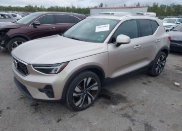 Volvo XC40 Crossover Facelifting 2.0 B5 250KM 2023 Volvo XC 40 2023r., B5 Plus Bright Theme, 2L, od ubezpieczalni 2.0 Benzyna, zdjęcie 1