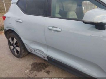 Volvo XC40 Crossover 2.0 T5 247KM 2019 Volvo XC 40 2019 r., 2,0L T5 MOMENTUM 2.0 Benzyna 247KM, zdjęcie 9