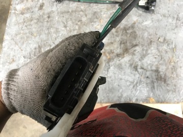 KIA MAGENTIS II 05-10 ZÁMEK LEVÝ ZADNÍ 6PIN EU