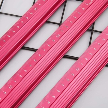 Профессиональная прямая линейка из алюминиевого сплава.