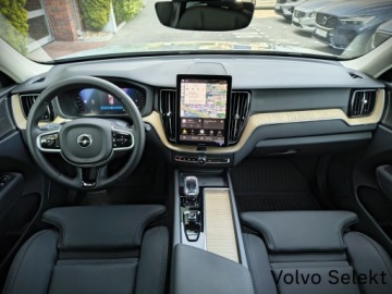 Volvo XC60 II 2025 Volvo XC 60 5B AWD Plus Dark LED BLIS ACC Pilot As, zdjęcie 13