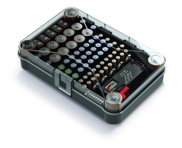 Organizer na baterie z testerem pudełko pojemnik koszyczek KBBT Kistenberg