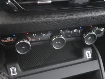 Citroen C4 III SUV 1.2 PureTech 130KM 2023 Citroen C4 1.2 PureTech, Salon Polska, zdjęcie 11