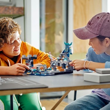 LEGO Minecraft Битва в темных глубинах 21246