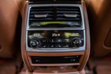 BMW Seria 7 G11-G12 Sedan 750i 450KM 2016 BMW G12 750Li xDrive Individual, zdjęcie 24