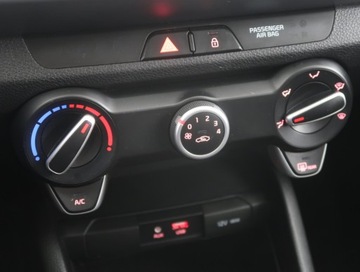 Kia Stonic Crossover 1.2 MPI 85KM 2019 Kia Stonic 1.25 CVVT, Navi, Klima, Parktronic, zdjęcie 11