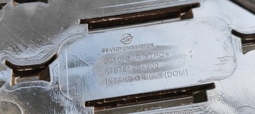 SSANGYONG KORANDO III 3 FACELIFT 12-17 MŘÍŽKA NÁRAZNÍKU STŘEDNÍ