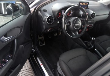 Audi A1 I Sportback 5d Facelifting 1.4 TDI ultra 90KM 2015 Audi A1 Sportback S line _ Alu 17 _ Czujniki parkowania _ 5 drzwi 1.4 90KM, zdjęcie 13