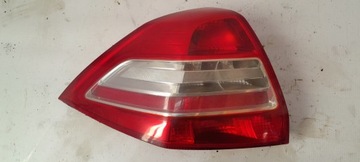 RENAULT MEGANE II LIFT SEDAN LAMPA LEWY TYŁ TYLNA LEWA 8200757700
