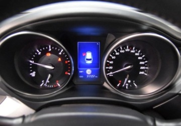 Toyota Avensis III Wagon Facelifting 2015 2.0 D-4D 143KM 2015 Toyota Avensis PL Salon _ kombi _ kamera cofania _ Alu17_ 2.0 Diesel 143KM, zdjęcie 20