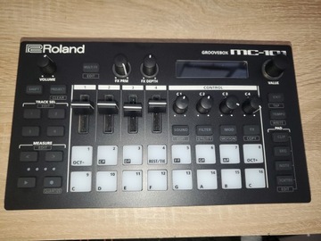 Сэмплер Groovebox Roland MC-101