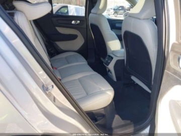 Volvo XC40 2023 Volvo XC 40 B5 Ultimate Bright Theme 2023 2.0 Benzyna 247KM, zdjęcie 12