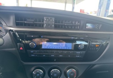 Toyota Corolla XI Sedan 1.33 Dual VVT-i 99KM 2014 Toyota Corolla BenzynaPrzebiegBEZWYPADKOWY Klima ZADBANY Oplacony Zamiana, zdjęcie 7