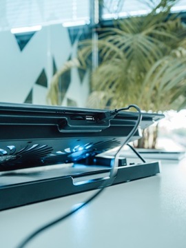 ОХЛАЖДАЮЩАЯ ПОДСТАВКА ДЛЯ НОУТБУКА USB LED 2 ВЕНТИЛЯТОРА РЕГУЛИРУЕМАЯ ПОДСТАВКА