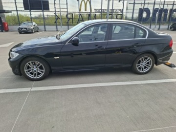 BMW Seria 3 2010 BMW 318i (E90) - benzyna / automat, zdjęcie 2