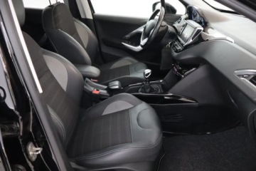 Peugeot 2008 I SUV Facelifting 1.2 PureTech 110KM 2019 Peugeot 2008 1.2 PureTech, Salon Polska, zdjęcie 8