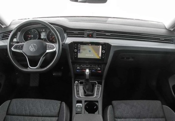 Volkswagen Passat B8 Variant Facelifting 2.0 TDI SCR 200KM 2023 Volkswagen Passat Variant 2.0TDI 200KM DSG, Business, Czujniki parkowania,, zdjęcie 13