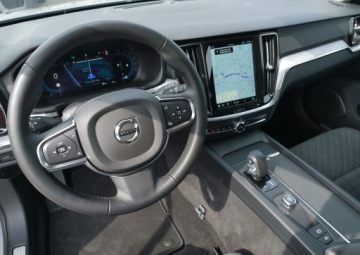 Volvo V60 II  2024 Volvo V60 2,0T 177 aut Hak Ogrz,Kier.+4xFotele Kamera DVD DAB NFC perła TOP, zdjęcie 18