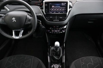 Peugeot 2008 I SUV Facelifting 1.2 PureTech 110KM 2019 Peugeot 2008 1.2 PureTech, Salon Polska, zdjęcie 11