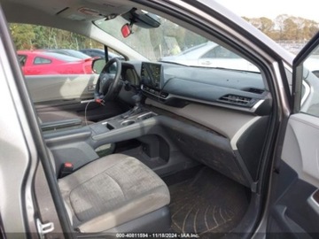 Toyota Sienna III 2023 Toyota Sienna 2023 Toyota Sienna LE AWD 8-Passenger 2.5 Benzyna 189KM, zdjęcie 10