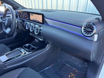 Mercedes CLA C118/X118 2024 Mercedes-Benz CLA AMG CLA 35 4MATIC 2024r. 2.0 Benzyna 302KM, zdjęcie 9