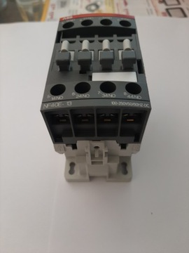 Вспомогательный контактор ABB NF40E-13 100–250 В, 50/60 Гц